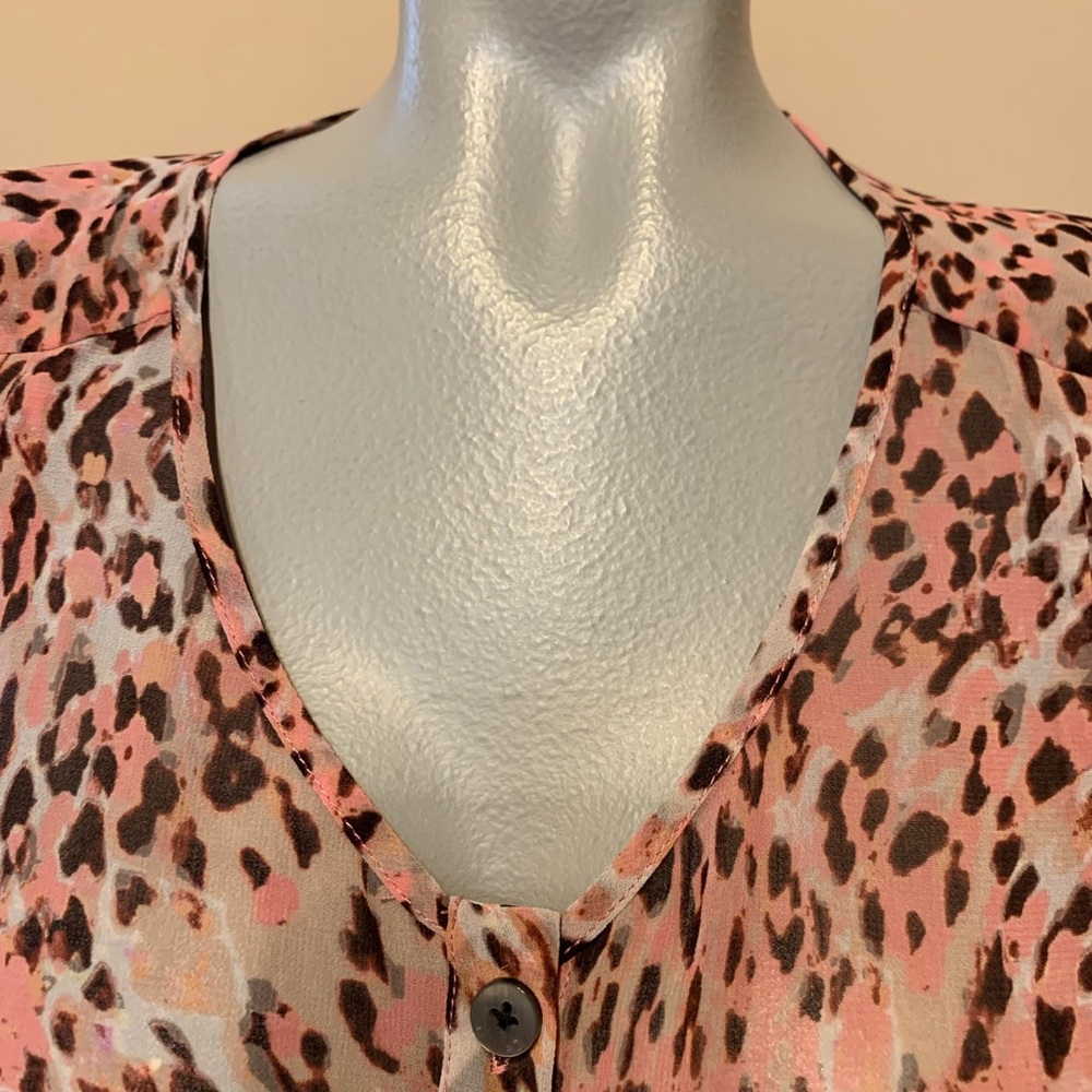 🌸Fun animal print top🌸 - Picture 3 of 6